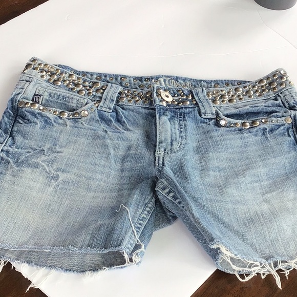 Miss Me Size 29 Denim Shorts ,studded waist band and pockets - Picture 3 of 11